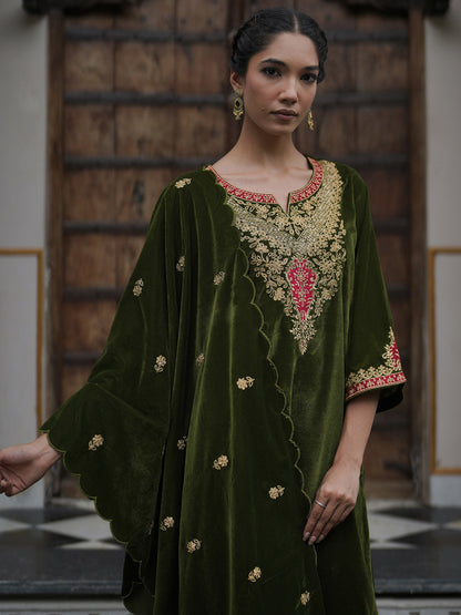 Indo Era Green Embroidered Straight Kurta Trousers With Dupatta set