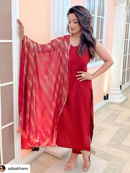 Maroon Poly Crepe Solid Kurta With Pant And Dupatta